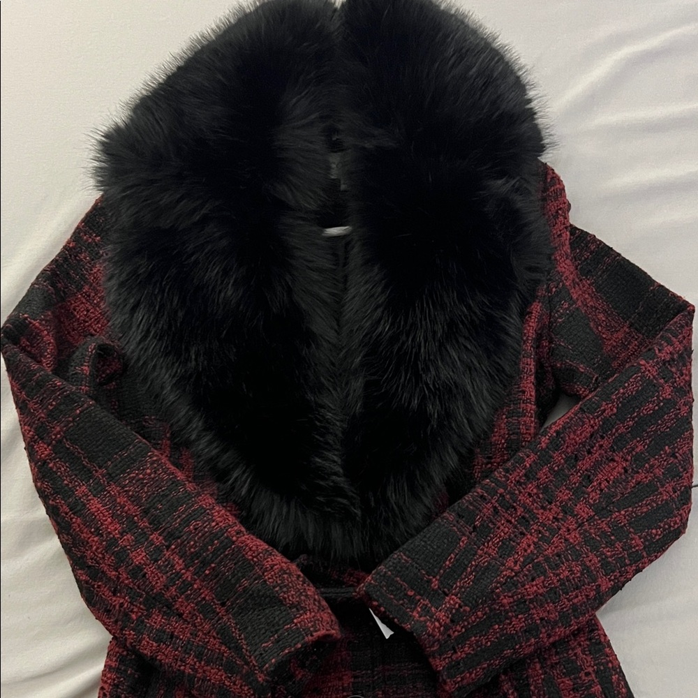Elegant Black and Red Women's Coat with Faux Fur Collar